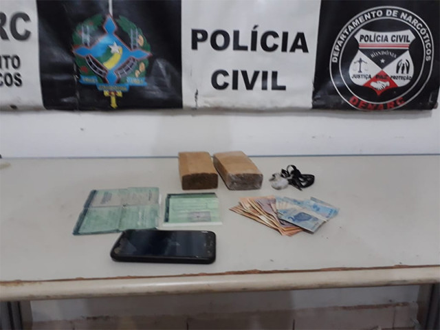 Polícia prende traficante e apreende um quilo de maconha