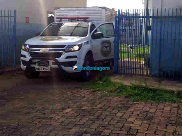 Jovem encontra ex-namorado morto com tiro na cabeça no meio da rua