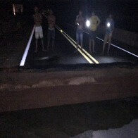 Trecho da BR-364 em Ariquemes cede e rodovia é interditada totalmente