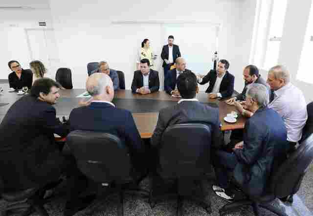 Comissão de parlamentares inspeciona trecho que cedeu na BR-364