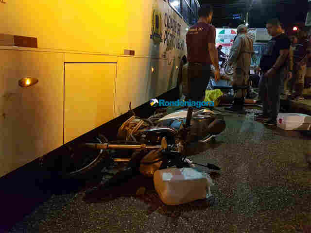 Motociclista quase é esmagado por ônibus na Zona Leste