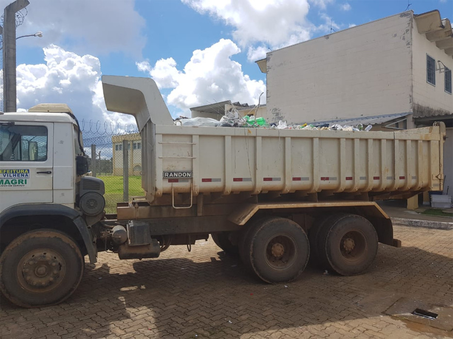 Operação em presídio retira caminhão lotado de objetos e equipamentos de presos