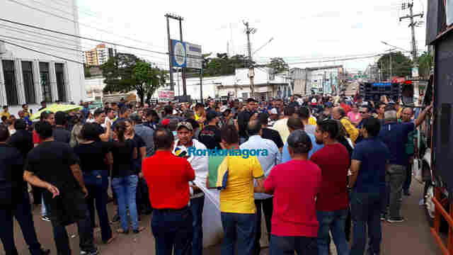 Acompanhe ao vivo a manifestação contra o aumento de energia em Rondônia