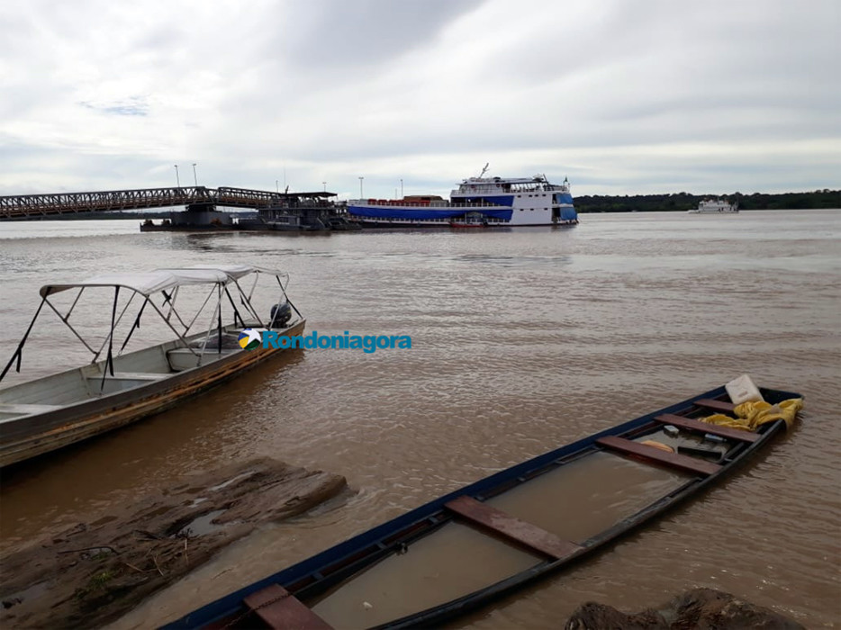 Rio Madeira começa a invadir ruas do Cai NâÃgua em Porto Velho; VÃdeo