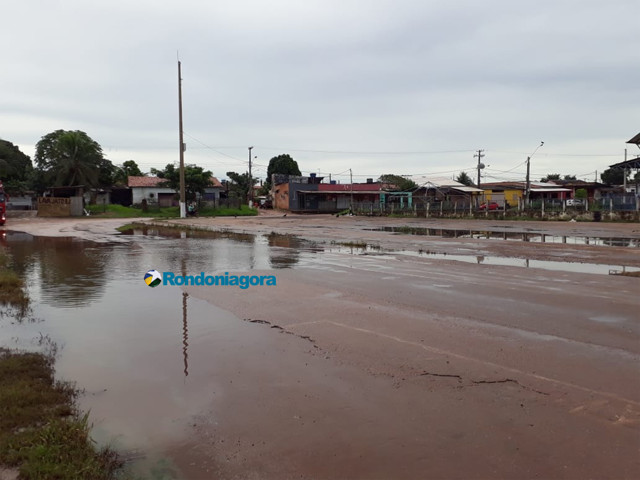 Rio Madeira começa a invadir ruas do Cai NâÃgua em Porto Velho; VÃdeo