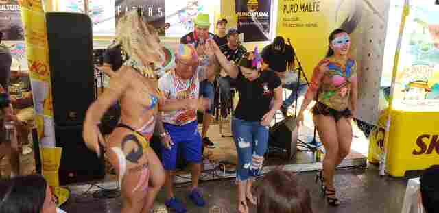 Feijoada reúne imprensa na sede da Banda do Vai Quem Quer