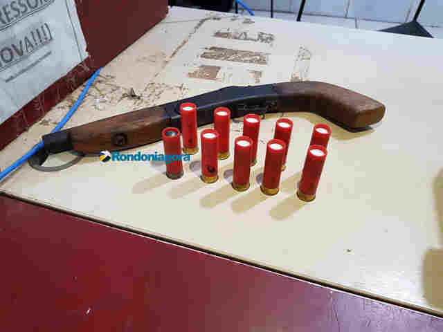 Homem é preso com escopeta após ser denunciado pela própria mãe