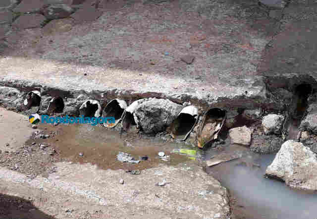 Moradores e comerciantes reclamam de esgoto derramado em via pública de Porto Velho