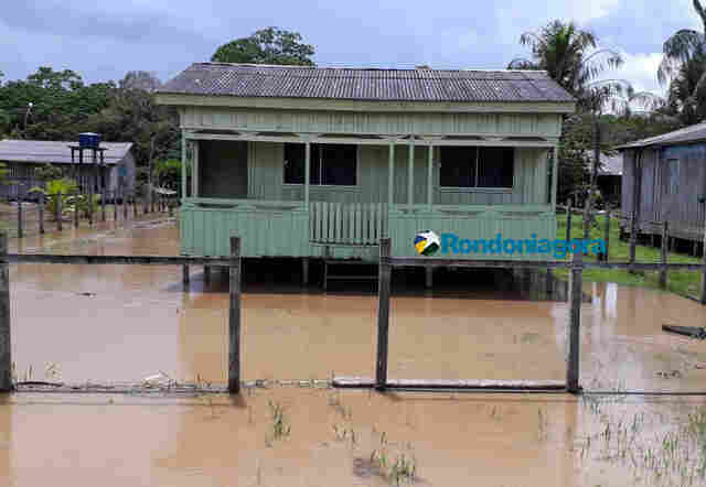 Cheia do Madeira já atingiu mais de 400 moradores em Porto Velho