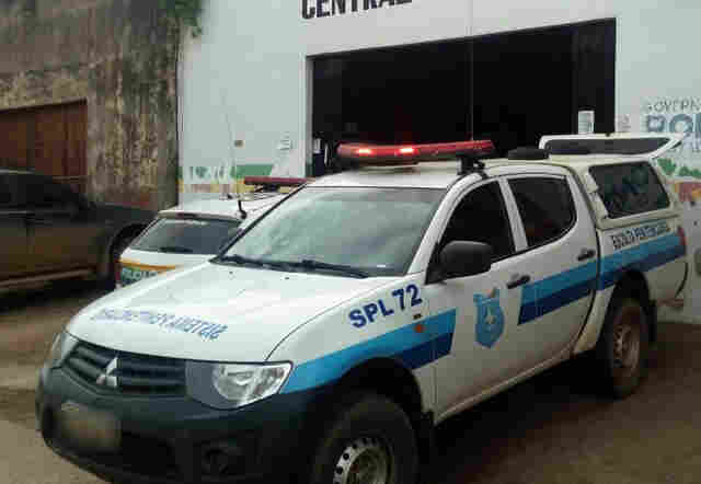 Presos pulam de viatura da Sejus na BR-364