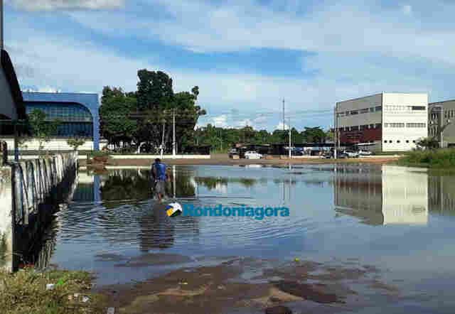 Madeira tem repiquete e atinge cota de transbordamento: 17,11 metros