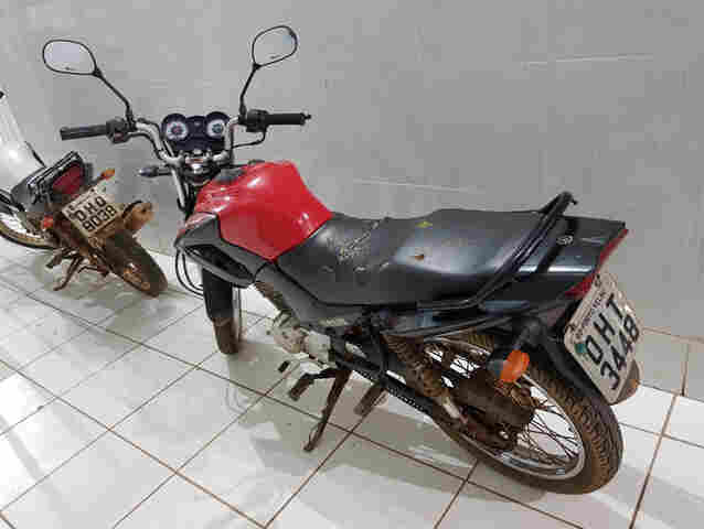Após denúncia, Polícia prende homem com moto roubada em boca de fumo