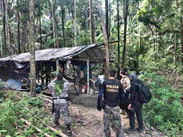 Polícia Federal apreende e destrói máquinas de garimpo ilegal em terras indígenas