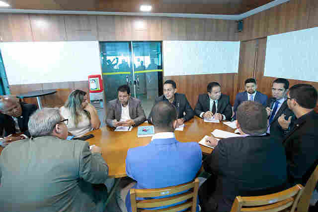 Durante reunião com deputados, Governo se compromete a aprofundar estudos para dar resposta ao realinhamento na Sejus