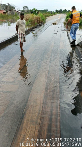 Dnit realiza obra de elevação da ponte sobre o Rio Araras devido a cheia; trânsito está interrompido