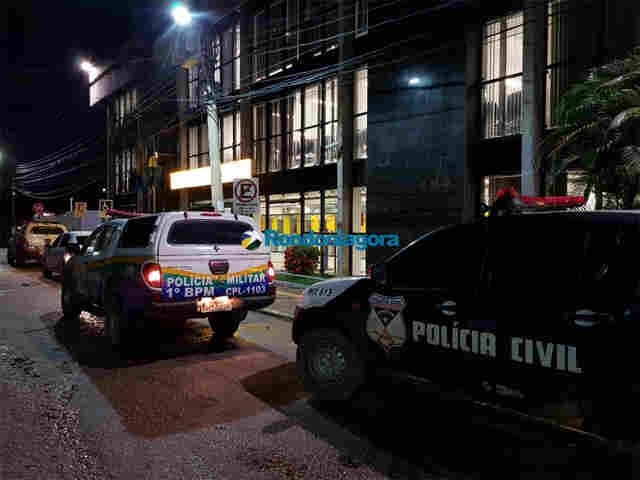 Bandidos invadem agência do Banco do Brasil, arrombam cofre e levam armas de vigilantes