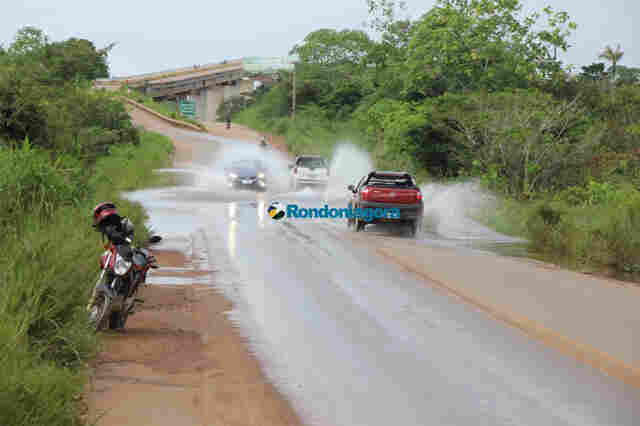 Defesa Civil continua retirando moradores de áreas alagadas; preocupação agora é com a BR-319