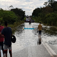 Ao vivo: Comunidade fecha BR-319 no sentido Humaitá devido a cheia