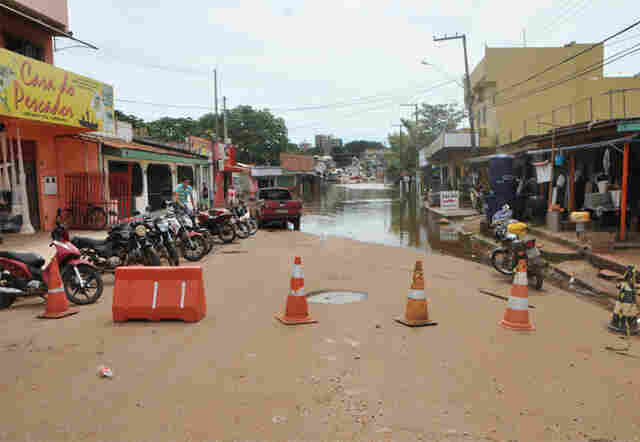 Semtran interdita mais ruas por causa da cheia do Rio Madeira em Porto Velho