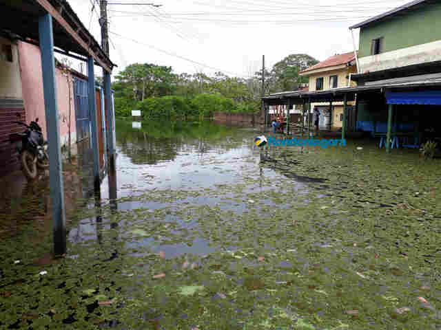 Cheia do Rio Madeira avança pela região central de Porto Velho