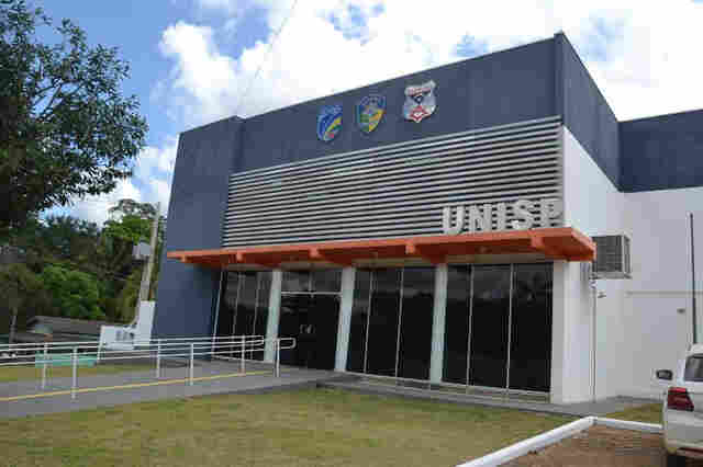 Homem é esfaqueado durante briga em bar