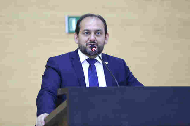 Laerte Gomes defende implantação de ensino médio com mediação tecnológica em escola de Tancredópolis