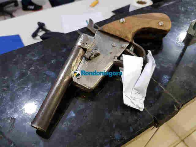 Dupla armada é presa após fuga com moto roubada