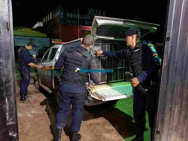Durante discussão, rapaz esfaqueia namorado da própria mãe