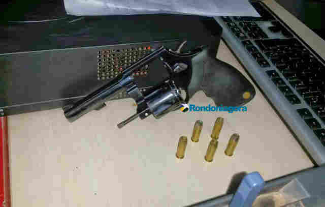 Motorista é preso com revólver durante abordagem de rotina