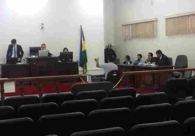 Com atraso devido a greve dos agentes penitenciários, inicia julgamento de acusado de matar a mãe