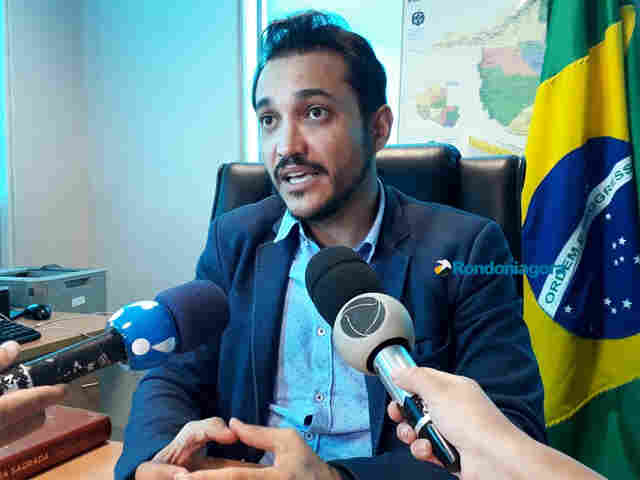 Secretário de saúde fala de ações para reduzir fila de espera do SUS e diz que prepara novo concurso