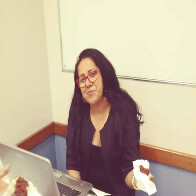 Em conversa com amigos, professora relatou medo do assassino e burocracia para ser atendida; ouça