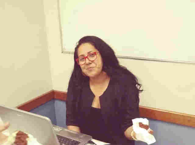 Em conversa com amigos, professora relatou medo do assassino e burocracia para ser atendida; ouça