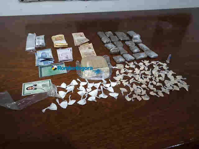 Denarc fecha boca de fumo e prende mulher com quase meio quilo de cocaína