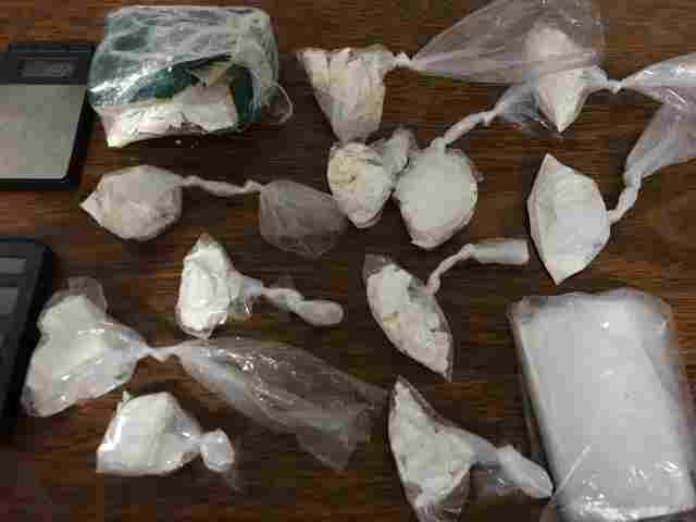 Dupla é presa com mais de meio quilo de cocaína