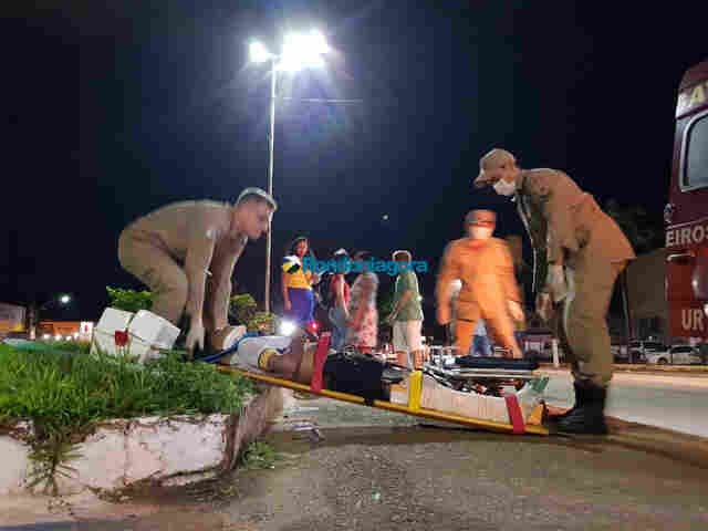 Estudante fratura a perna ao ser atropelado por motociclista na Capital