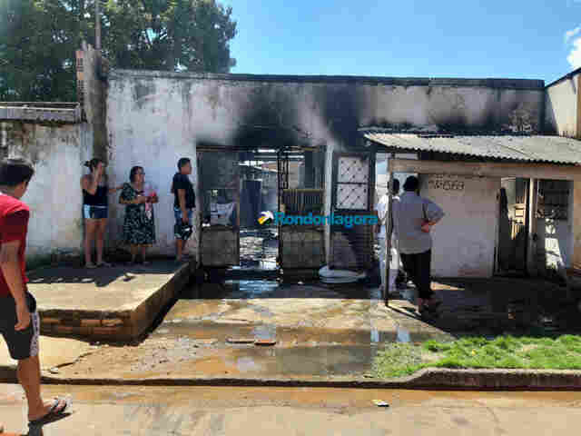 Incêndio destrói casa na Zona Sul de Porto Velho