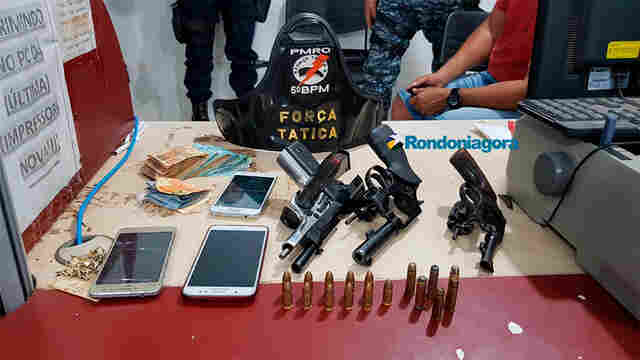 Força Tática prende quatro homens com três armas; marginal fez criança como refém