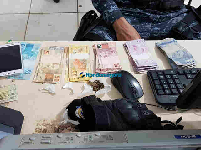 Dois são presos por tráfico de drogas durante abordagem policial na Capital