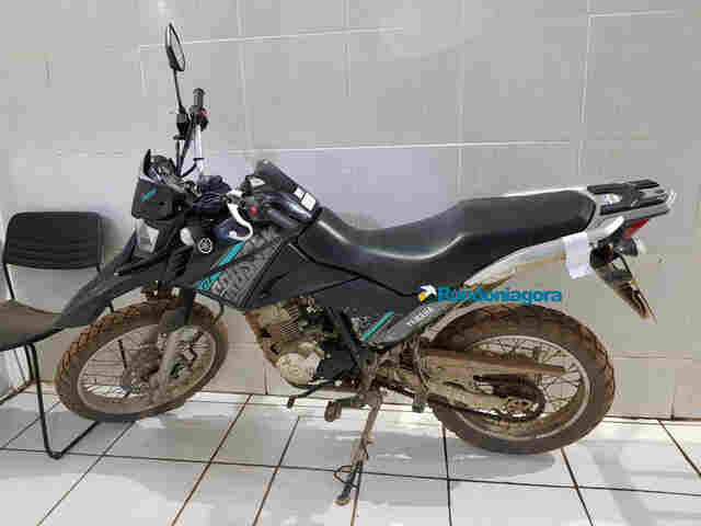 Jovem é preso com moto roubada e diz que a encontrou na frente da casa de amiga