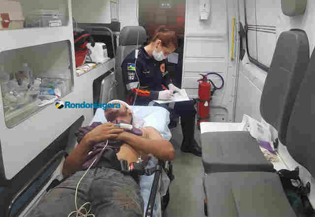 Cliente de hotel evita assalto, mas acaba agredido com pedrada na cabeça