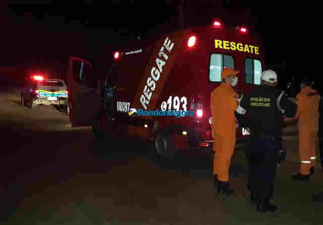 Homem fica com as vísceras expostas ao ser esfaqueado