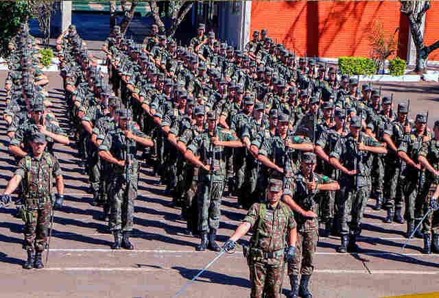 Deputado Coronel Chrisostomo avalia a importância do governo militar na reorganização do Brasil