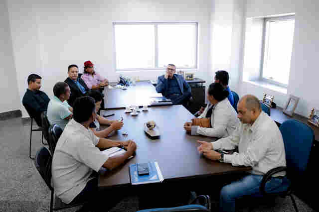Deputado Alex Silva se reúne com lideranças comunitárias e garante apoio