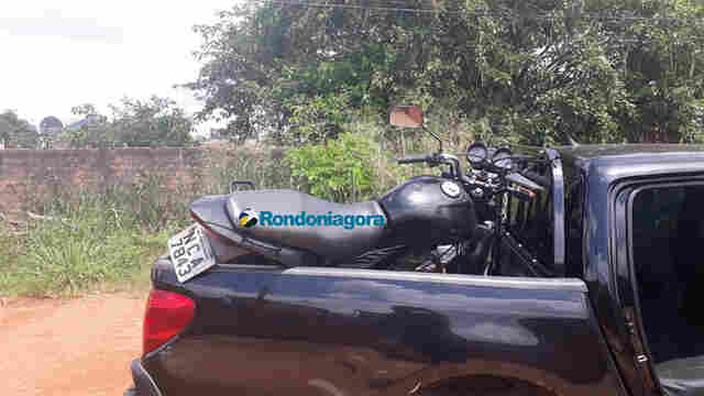 Delegacia de Furtos e Roubos prende dois com peças de motos roubadas e drogas