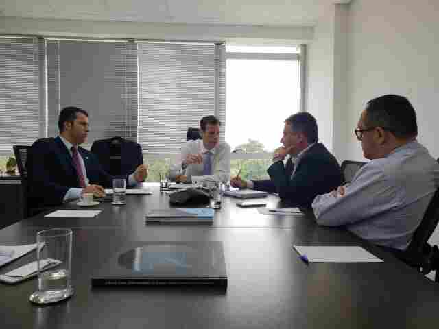 Marcos Rogério cobra celeridade na construção dos aeroportos no interior