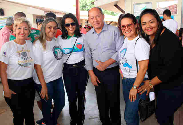 Deputado Coronel Chrisóstomo acompanha ação social na escola Joaquim Vicente Rondon