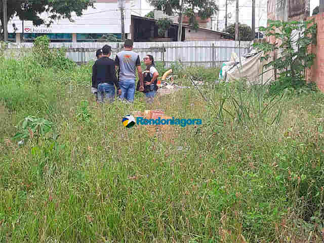 Corpo de morador de rua é encontrado com golpes de faca