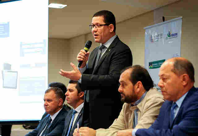 Governador anuncia pacote contra corrupção, recuperação de estradas e entrega de mil títulos rurais