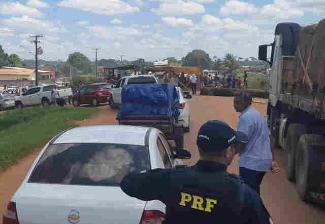 Justiça Federal manda manifestantes liberarem a BR-364 em Extrema